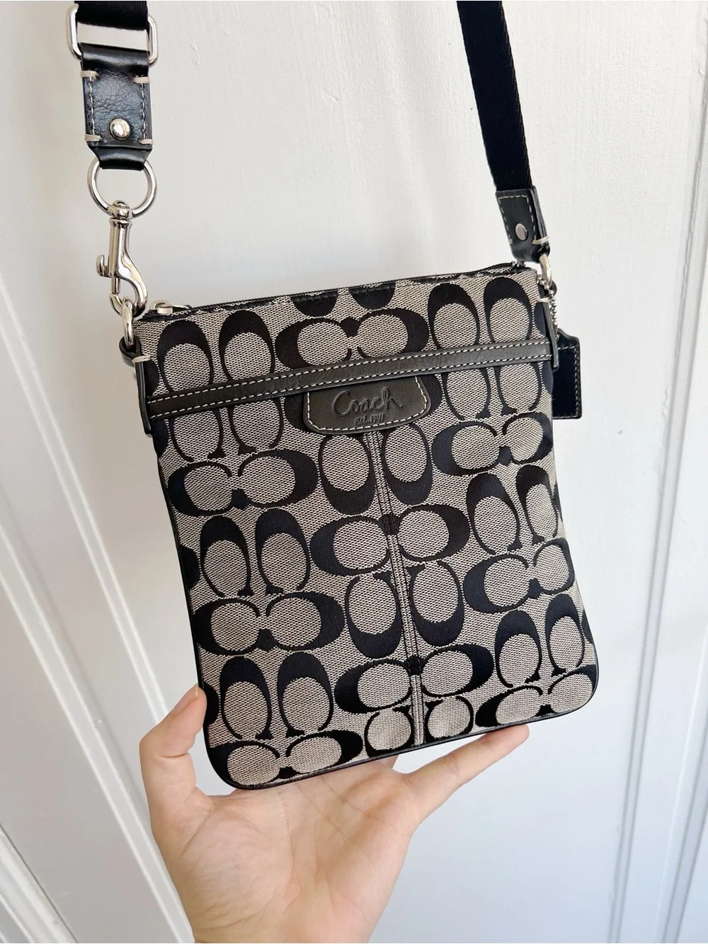 COACH • vintage Y2K Penelope Signature Swingpack crossbody purse bag black grey - Picture 5 of 9